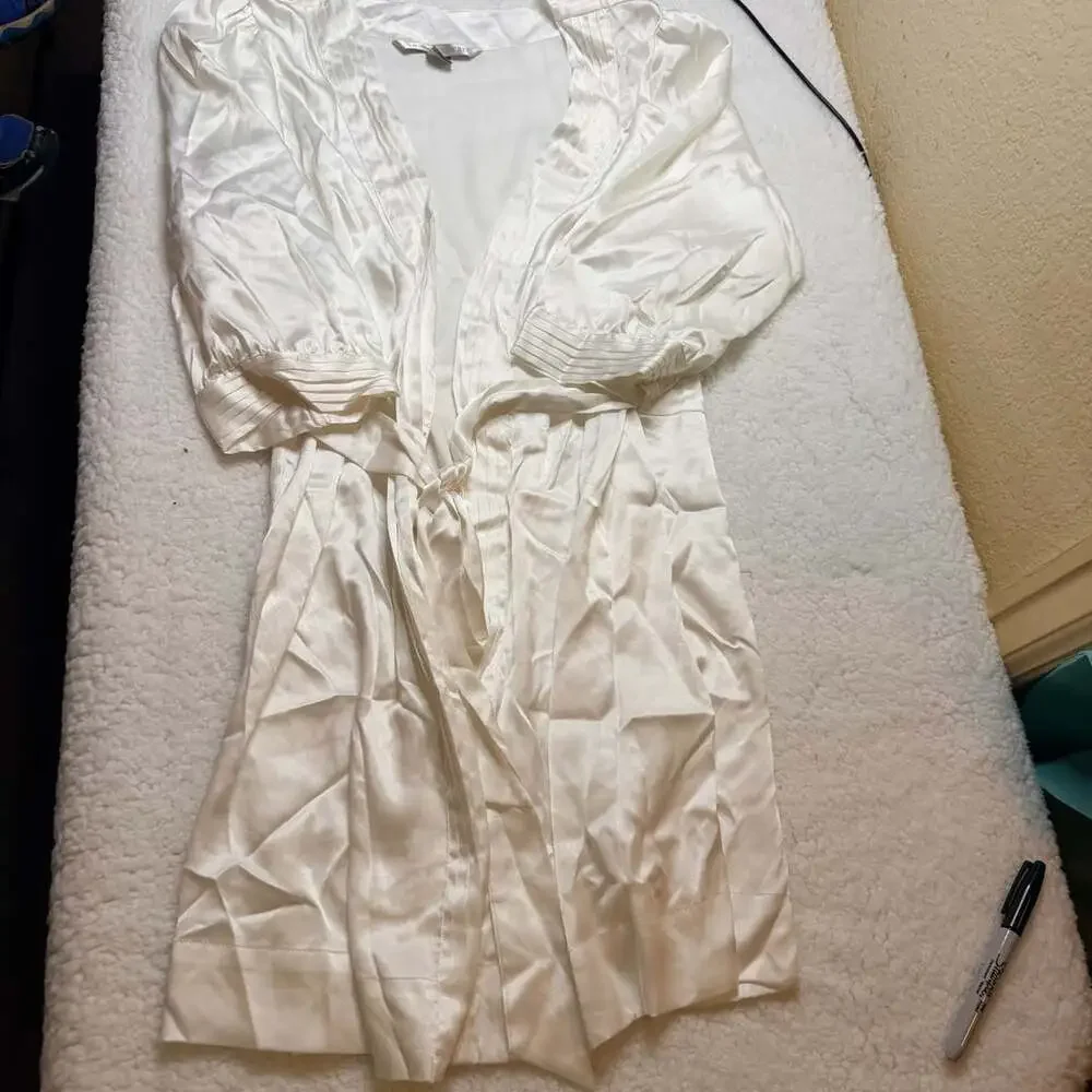 Victoria's Secret Robe Size M White Satin